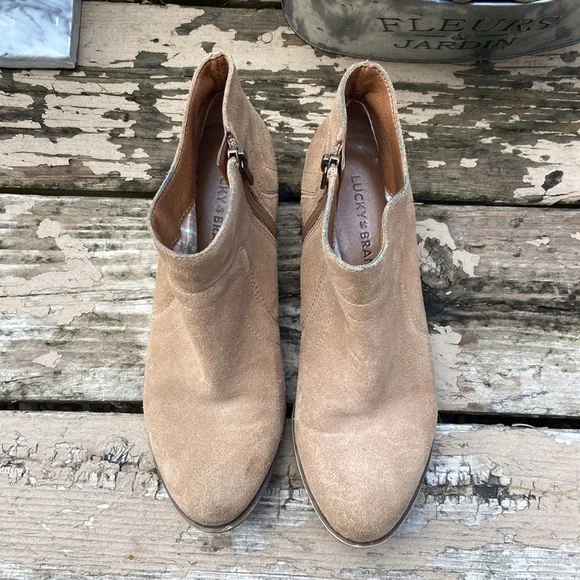 Lucky Brand Tan Suede Ankle Boots Size 6.5 Side Zip Western Boho - Picture 1 of 14